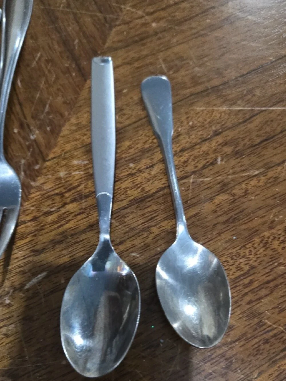 32Pcs.Mismatched Stainless Steel Flatware Set - Silver Service for Home Dining